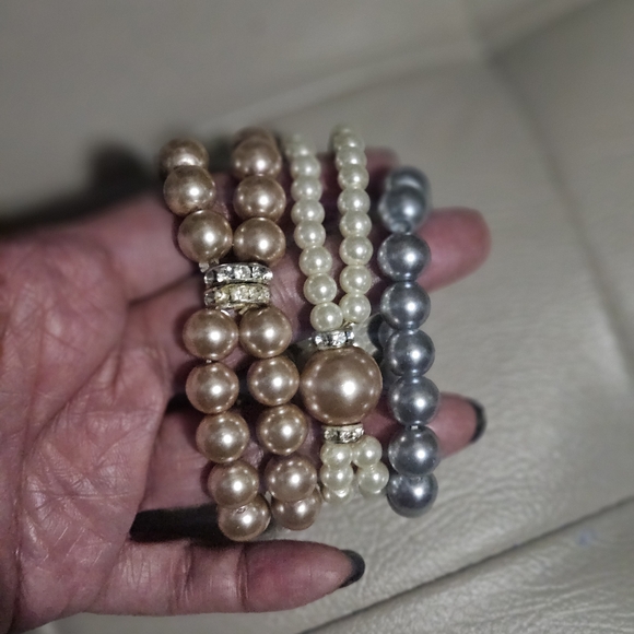 Jewelry - Elegant Pearl Bracelet Set